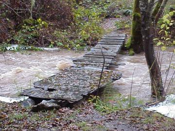 picture of Singing Falls at flood stage